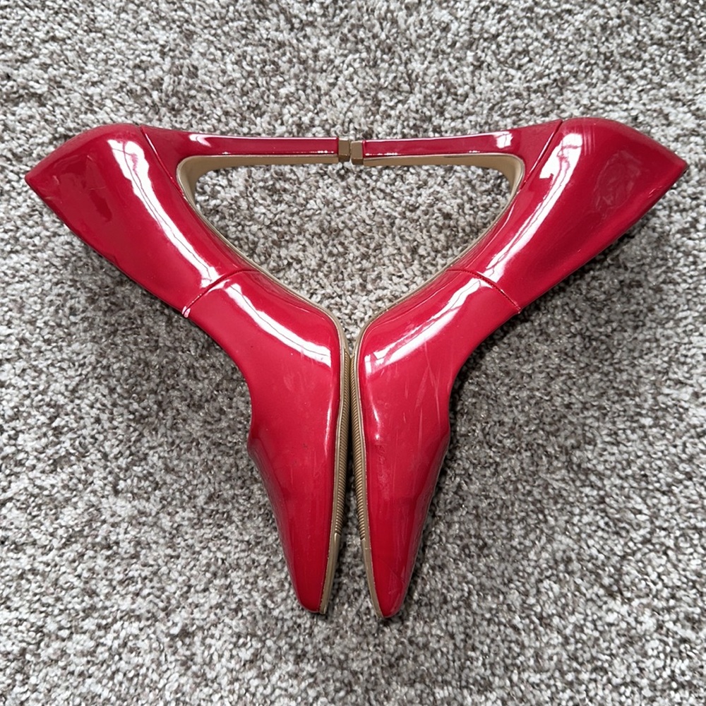 Red high heels - Picture 3 of 4